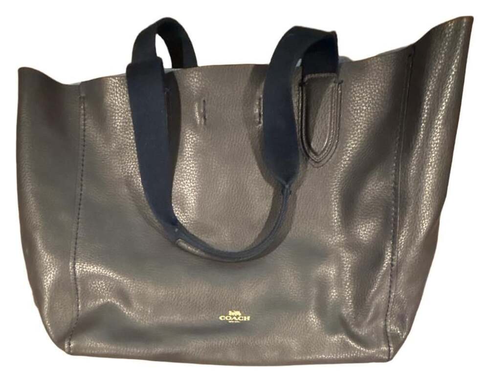 Coach Navy Blue Tote/Purse/Handbag in Like New condition.